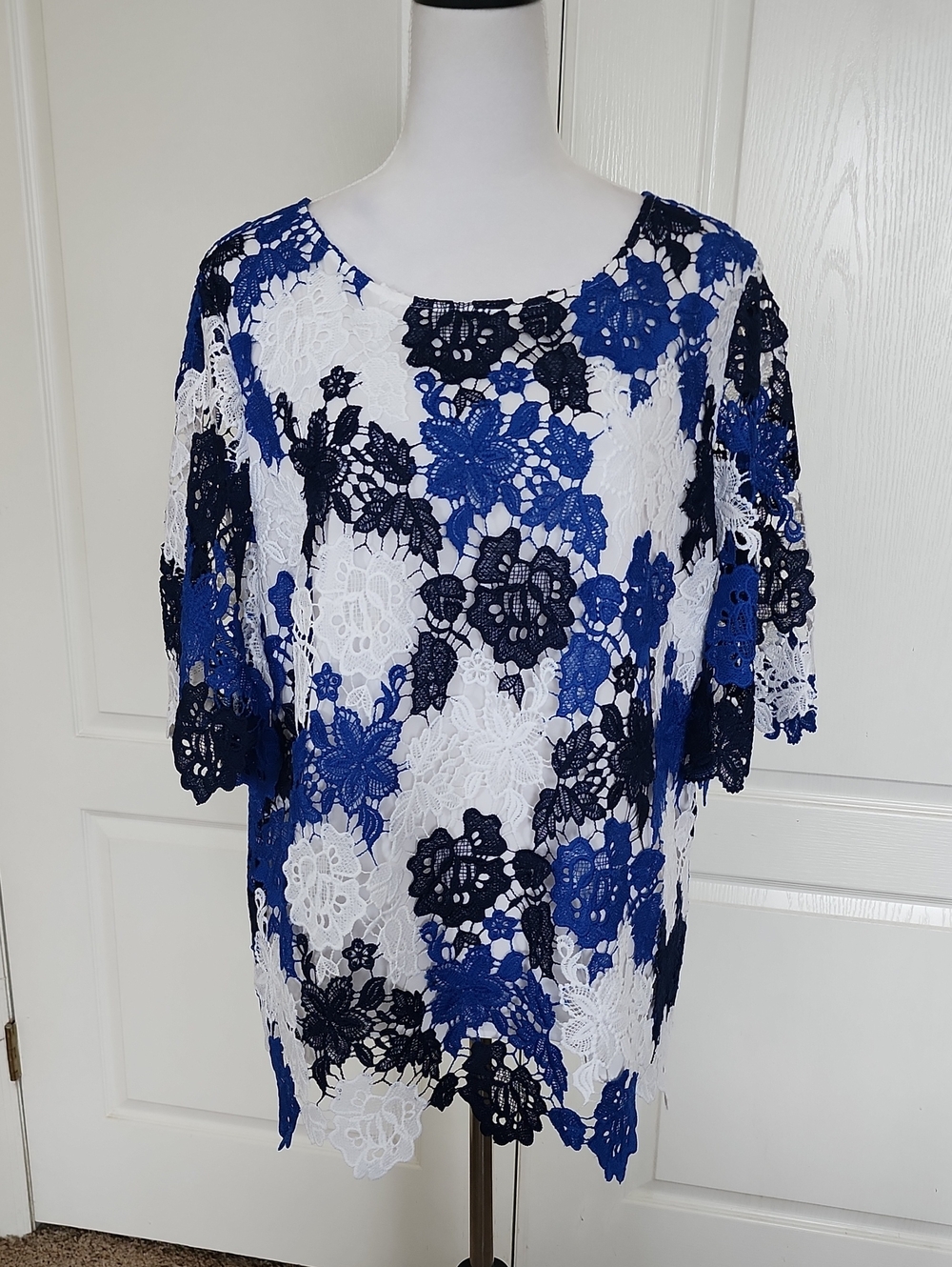 Chico's White, Blue & Navy Floral Lace Tunic